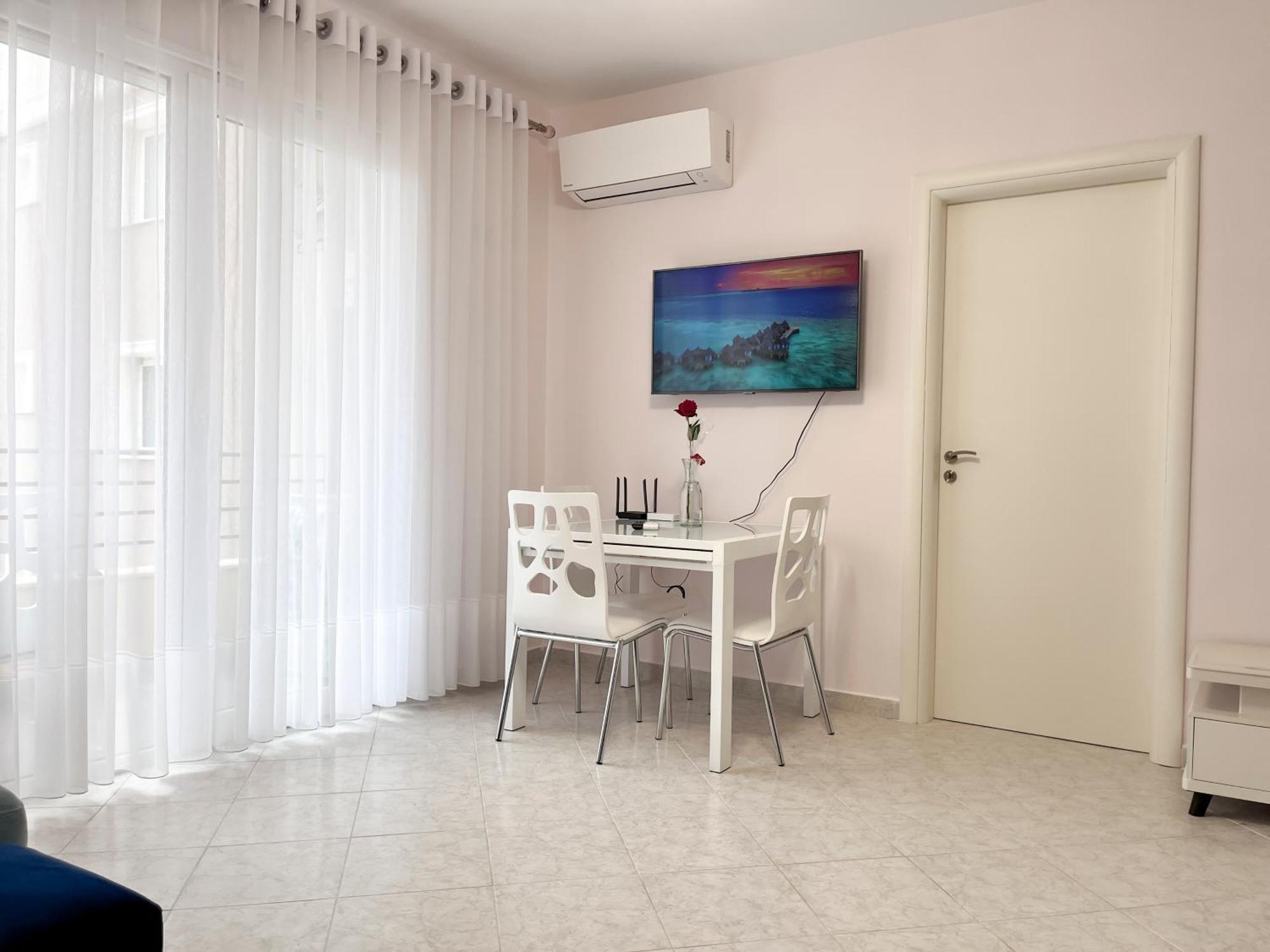 Beachfront With Hotel Facilities Влёра Экстерьер фото